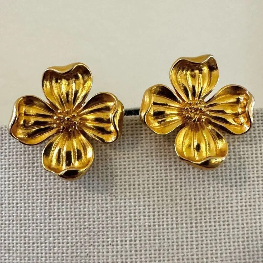 Gold tone vintage flower clip on earrings
